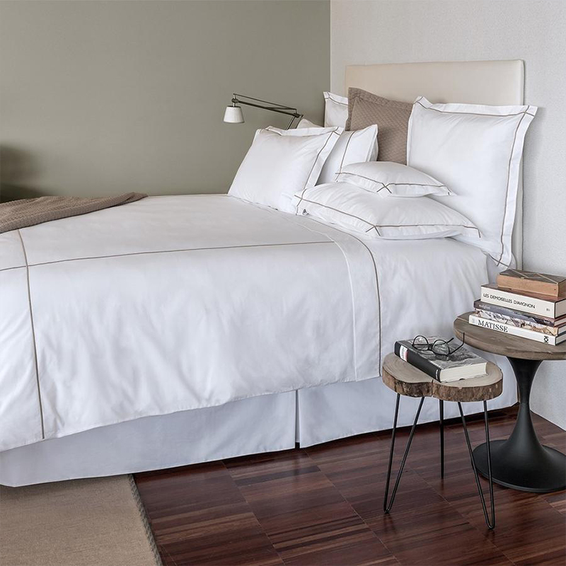 Elegante casa da letto in hotel ricamato Satatena di cotone bianco 300 TC