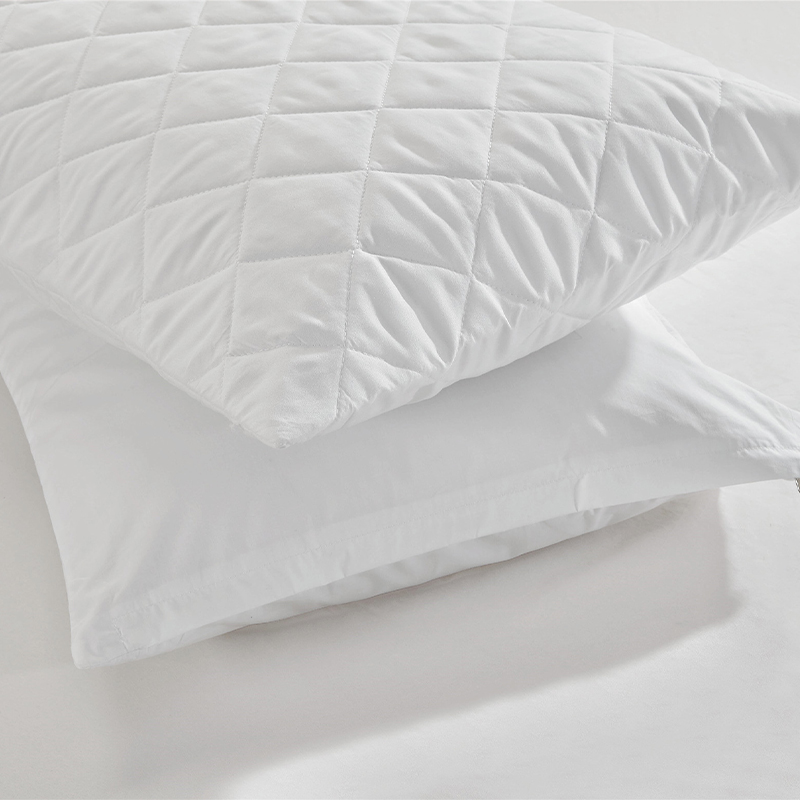 Protettore per letti da letto in microfibra trapuntato da 100 gsm impermeabile.