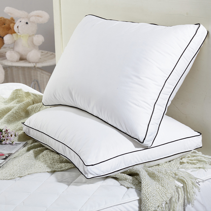 Cuscini da guscio da 5 cm in microfibra alternativa di cotone bianco.