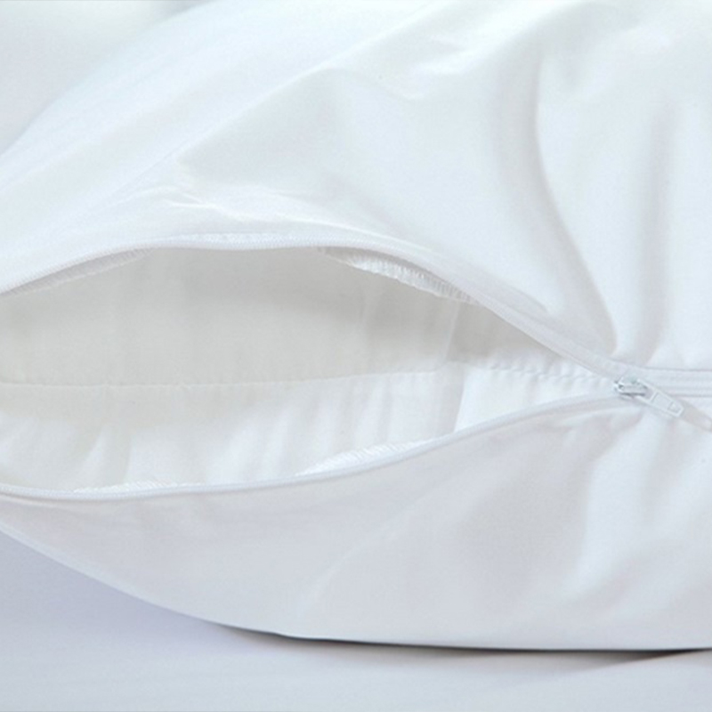 Polycotton 200tc Polyton Plain White Zippered Protector Hotel